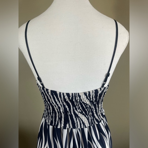 Thalassa Maxi Dress - Picture 5 of 9